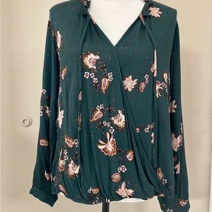 NWT Knox Rose Floral Top